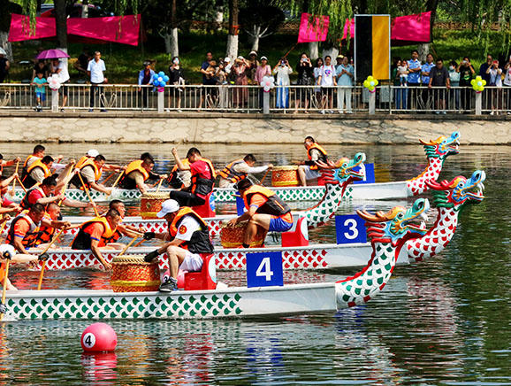 半壁店村已连续三年举办通惠河畔文化艺术节暨龙舟赛