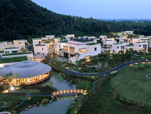 花间堂·沂水酒店。基于水口特色禅茶文化旅游资源，将山水竹林与传统浙北民居巧妙融合，给顾渚村的乡村度假旅游产业提供了强有力的支撑