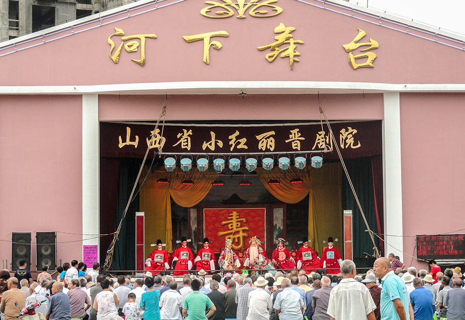 2022年6月，小红丽晋剧院在河下舞台为河下村老人表演节目