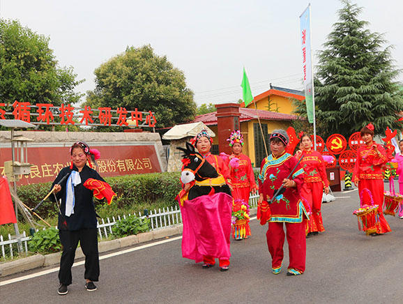 刘老桥村在每年“五一”、“十一”、“春节”等节假日举办的本地民俗非遗文化表演“花单”