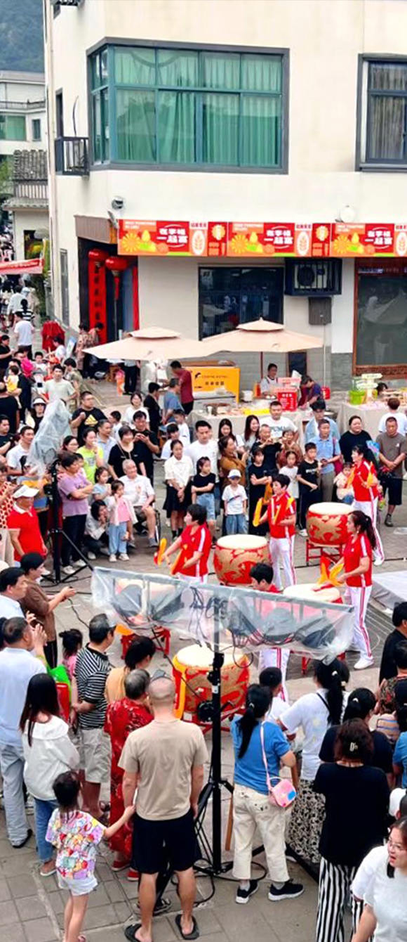 2023年国庆期间，李祖村举办共富市集。