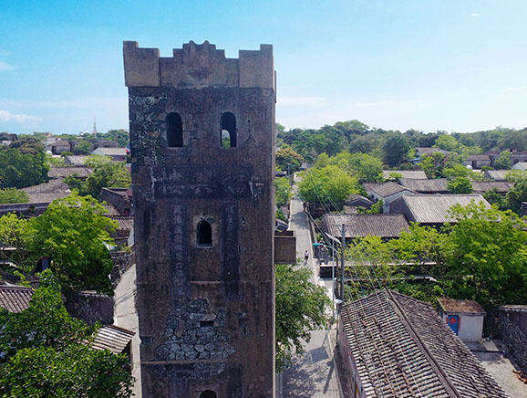 百年历史的古碉楼——“福兴楼”是美社村民小组的一个标志性建筑