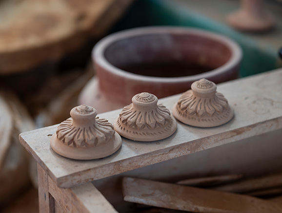 新制成的藏式陶器零件