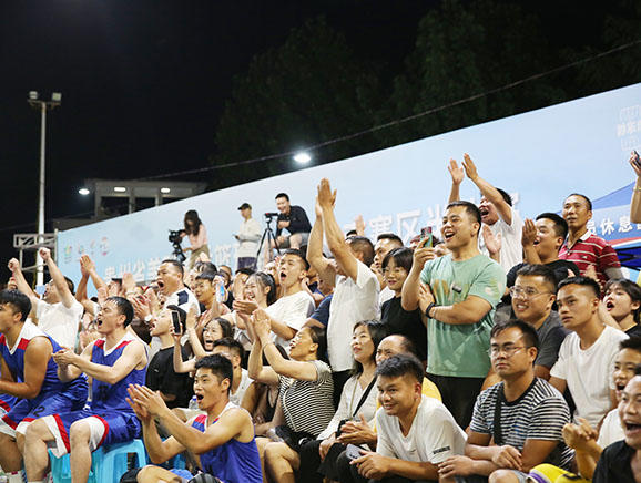 2022年8月1日，贵州黔东南台江县台盘乡，一年一度的篮球赛火热开场，现场人山人海堪比NBA