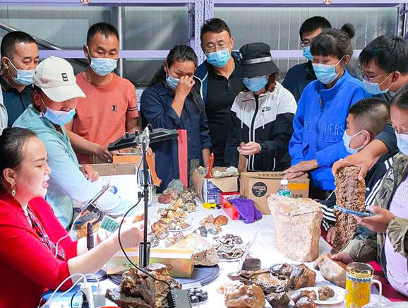 线上线下，热火朝天